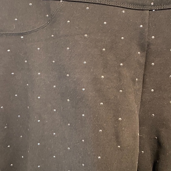 Women’s XL embellished capris - Picture 2 of 5